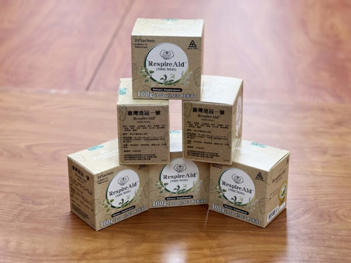 COVID-19（2019冠狀病毒疾病）疫情席捲全球，衛福部國家中醫藥研究所8日舉行記者會，公布台灣清冠一號、二號臨床療效，與僅接受西醫常規治療病患相比，搭配清冠一號治療的輕、中症患者均未轉重症，使用清冠二號顯著降低74%死亡率。