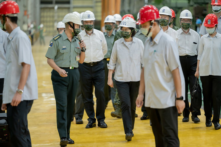 蔡英文總統13日下午前往南投視導「陸軍兵工整備發展中心」