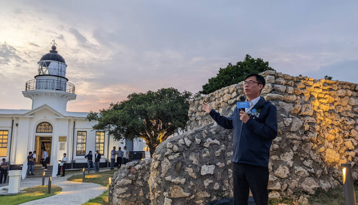 旗津高雄燈塔7日正式啟用，高雄市長陳其邁致詞表示，全新啟用的高雄燈塔引進在地輕食與文創展覽，透過中央與地方合作，招商之餘也提供民眾嶄新休閒處所；燈塔整建對促進地方觀光非常重要，對此特別向中央表達感謝。