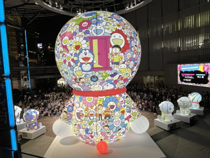 受到COVID-19疫情影響，六本木藝術之夜活動暌違3年舉辦。本屆主題是「魔幻大冒險，在這條街尋找藝術的不可思議！」。主展藝術家村上隆與哆啦A夢合作的新作品是焦點。