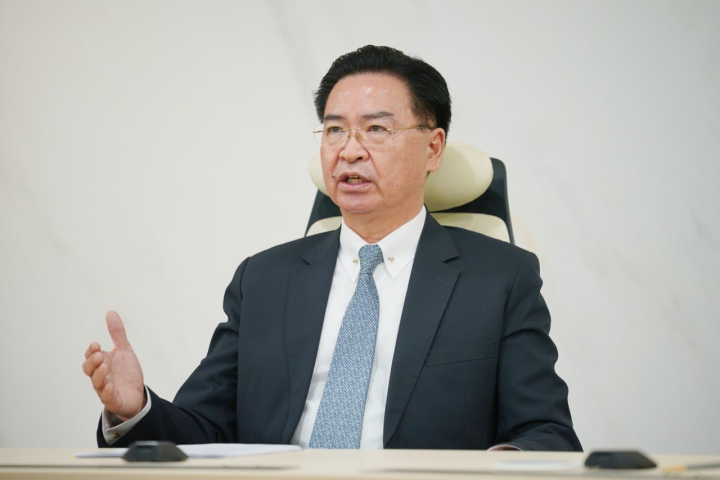 外交部長吳釗燮於會議間發表演說。