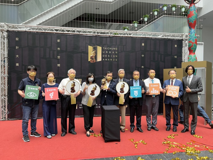 台中市都市空間設計大獎入圍作品展暨建築師群分享座談會7日上午在市府舉行啟動儀式，並宣布將於夏綠地公園舉辦得獎作品頒獎典禮。
