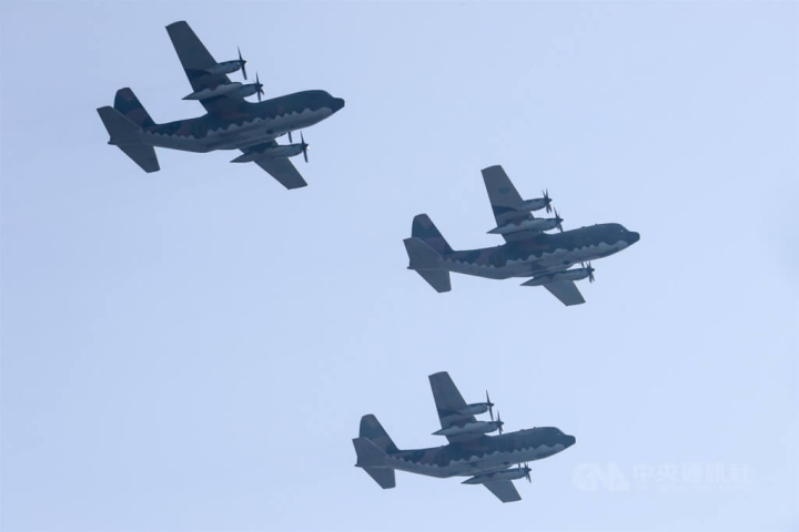 圖為C-130H運輸機參與國慶預演。