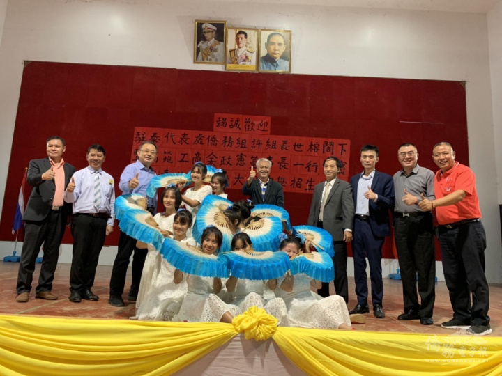 滿星疊大同中學與舞蹈迎賓師生合影