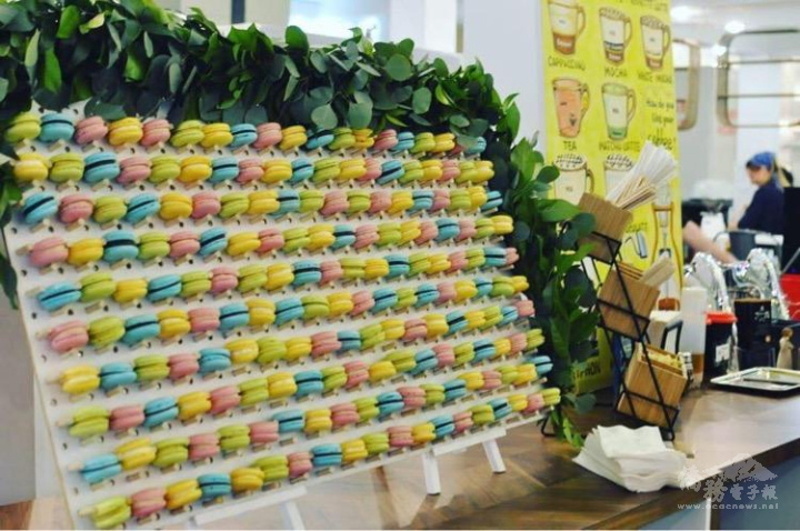 West Edmonton Mall在Four Post 開幕禮