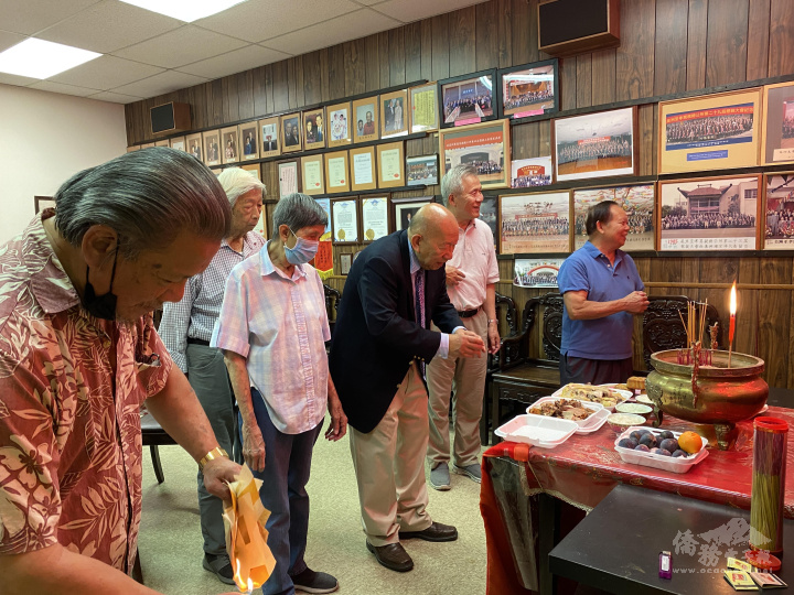 撚香祭拜祖先