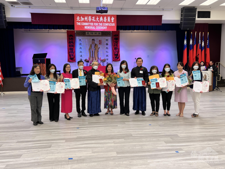 僑委會表揚海外資深中文教師