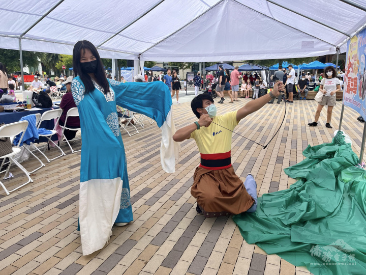 Emcees Daniel and Maggie dressed as Houyi & Chang'e