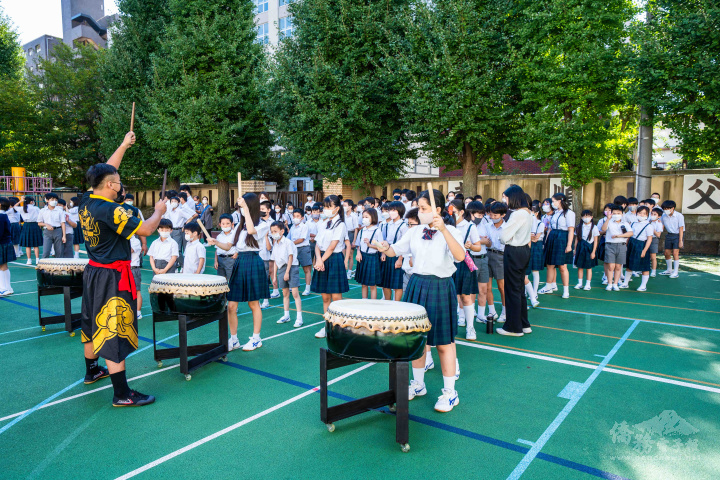 東京中華學校學生體驗臺灣戰鼓