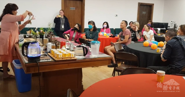 陳家琪示範插花