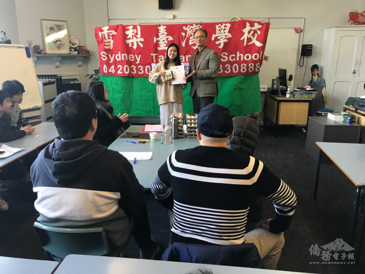 校長與得獎學生合影