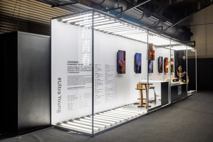 2022台灣設計展在高雄，高雄市青年局邀請6大高雄職校，透過共創工作坊與設計師學習6種不同技法，製成6件作品，展現最年輕設計師的企圖心。（高雄市政府提供）