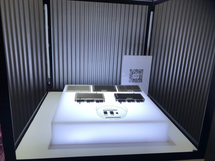 鴻海科技日18日登場，現場展區展示電動車用第三代半導體碳化矽（SiC）功率模組。