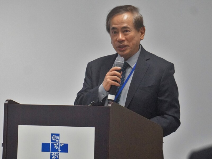 前台灣衛福部長、現任美國南加州仁愛醫療集團（AHMC Healthcare）執行長邱文達（圖）15日出席醫療研討會，期待促進台美醫療交流。