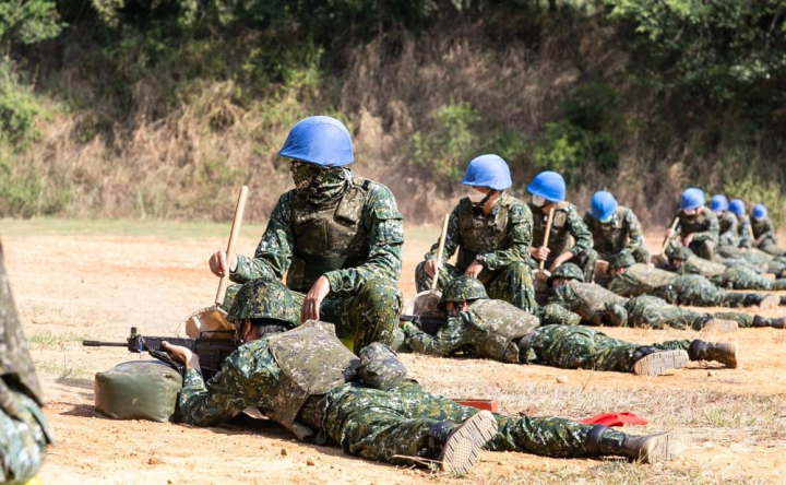 步兵104旅砲兵營教召部隊實施T91步槍實彈射擊，以強化專長複訓成效。