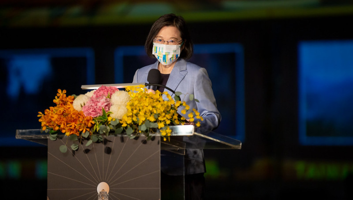 總統出席「111年國慶總統府建築光雕展點燈儀式」並致詞