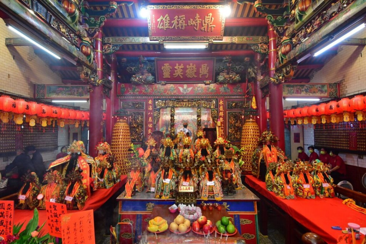 彰化縣三山國王客底文化節登場，39間三山國王廟神尊齊聚永靖鄉永安宮，23日辦理開幕式、朝聖典禮、福宴，祈求神尊保佑國泰民安。（彰化縣政府提供）