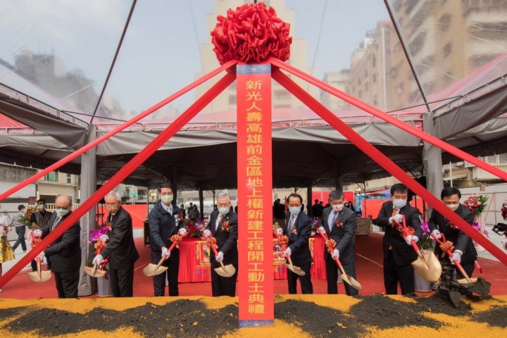  「高雄市前金區舊圖書總館市有地開發案」17日開工動土，將在高雄早期街區打造21層樓高指標性A級商辦，預計民國115年完工。（高雄市政府提供）