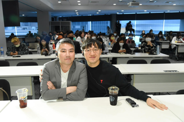 第57屆金鐘獎舉辦國際工作坊，由台灣資深製作人詹仁雄（左）與韓國人氣綜藝節目RUNNING MAN製作人丁哲珉（右）對談，分享製作節目經驗。（三立提供）