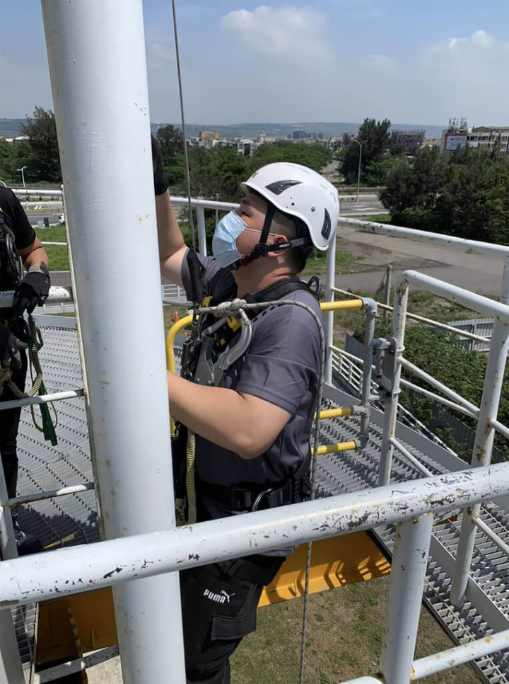 陳晏維赴歐洲受訓期間，了解到「發問」的重要性，因為這攸關工程安全，「影響到的不只你個人、是整個團隊，所以再簡單都要問出來，因為你就是不會」。（CIP提供）