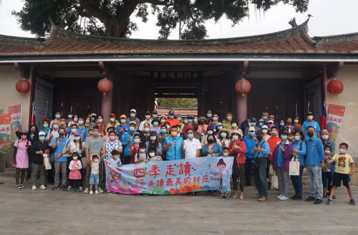 金門縣文化局今年「四季走讀」系列活動第3場「賞秋」15日在後浦小鎮登場，盼透過活動與文史資產結合，帶著鄉親走出戶外、讀出家鄉原始風貌，不僅重拾遺忘的記憶，也找回文化認同。（金門縣文化局提供）