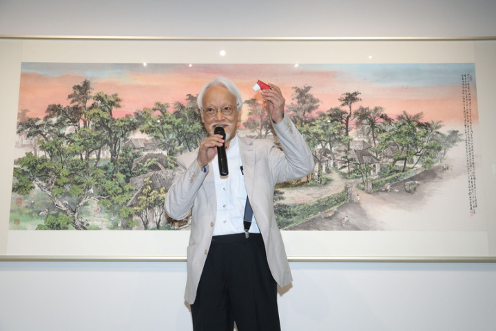 藝術家劉墉7日起在台北大院子推出畫展「劉墉–畫我童年」，8日並親自出席展覽開幕式，除與民眾分享童年回憶點滴，也說明近年健康狀況。