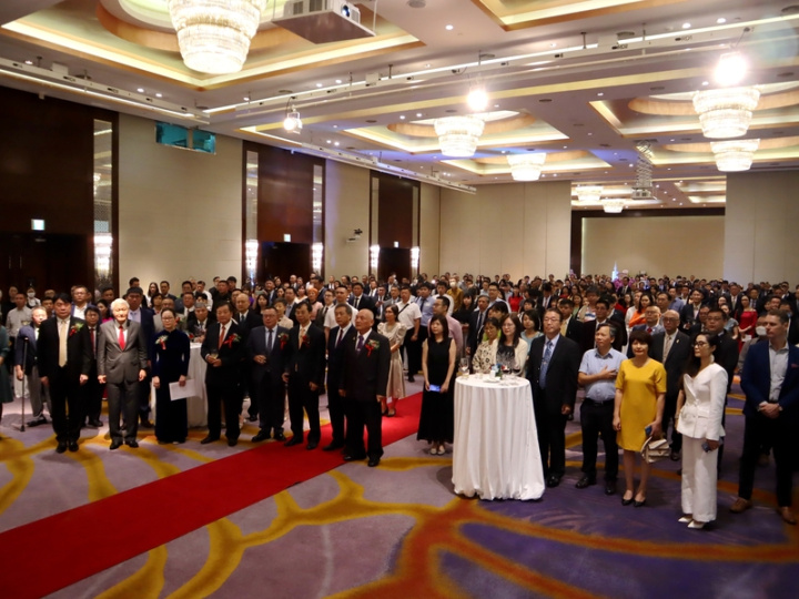 駐越南代表處7日在河內市舉行中華民國111年雙十國慶酒會，共有近400名嘉賓到場同歡。