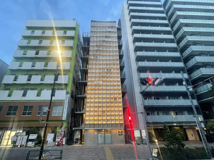 獲國發基金投資的DoMo集團在台灣與日本、馬來西亞都有經營連鎖旅宿，集團10日表示，支持台灣近百萬接種高端疫苗的民眾赴日旅遊，自11日起至11月底，只要預訂DoMo在東京的5天4夜旅宿，將由DoMo全額吸收PCR檢測費用。（DoMo集團提供）