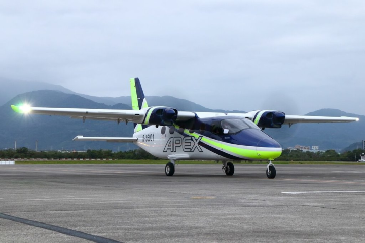 金門縣衛生局近日完成「金門縣救護航空器駐地備勤計畫」招標作業，由安捷航空得標，將引入2架Tecnam P2012型航空器，可望提升金門縣緊急醫療後送及病危返鄉品質。（金門縣政府提供）