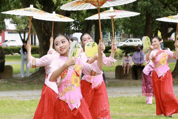 2022Mattauw大地藝術季15日在台南市麻豆區總爺藝文中心開幕，以「曾文溪的一千個名字」為主題，2023年1月底閉幕前規劃逾百場文化探索體驗活動。（台南市政府提供）