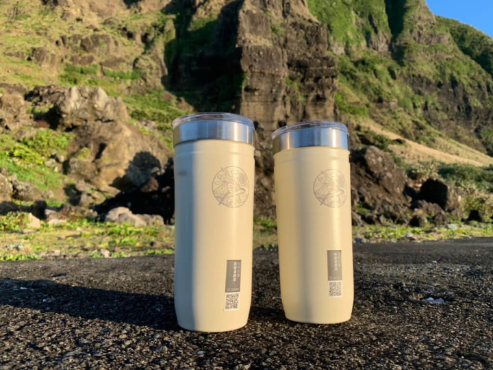 台東縣政府環境保護局推動蘭嶼、綠島一次性飲料杯減量計畫，截至今年10月20日止，根據遊客租借使用情形估算，可減少離島產生飲料杯、杯蓋、吸管及飲料塑膠袋共約7萬4520個一次性垃圾。（台東縣環保局提供）