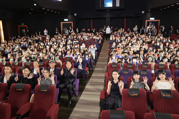 副總統和與會人員合影