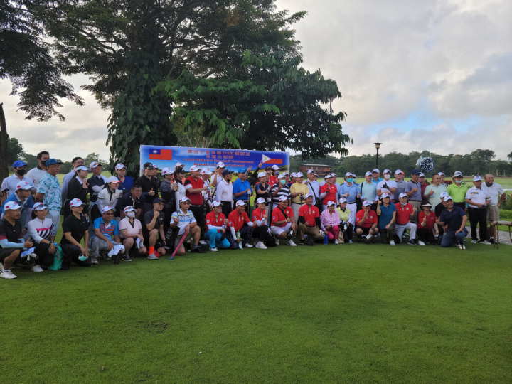 因疫情睽違2年後，中華民國駐菲代表處24日在馬尼拉舉辦國慶盃高爾夫賽。（僑胞提供）