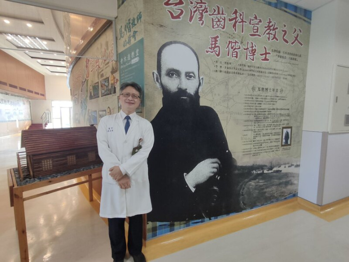 第32屆醫療奉獻獎個人獎9名得主，有2名在台東。台東馬偕紀念醫院醫師游昌憲是台東縣唯一小兒心臟科醫師，已完成許多兒童開心手術。