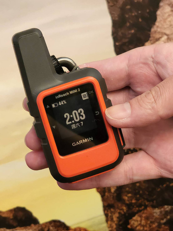 Garmin inReach透過覆蓋全球的66顆低軌道銥衛星做為訊號接收和傳輸系統的通訊服務，無論身處何種地形皆能無死角、不間斷收發訊息，盼守護台灣山友通訊安全。