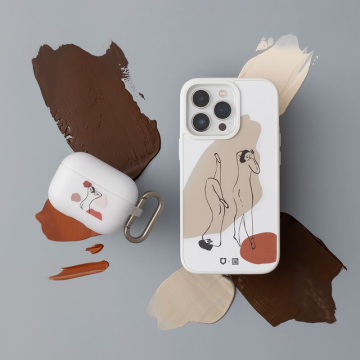 《雙人像》此款加入色塊設計，將橫向的原作轉為垂直的視角，並加入與原畫同色系的色塊設計，運用「面」來襯托線條藝術，凸顯畫面中兩女的柔美之姿