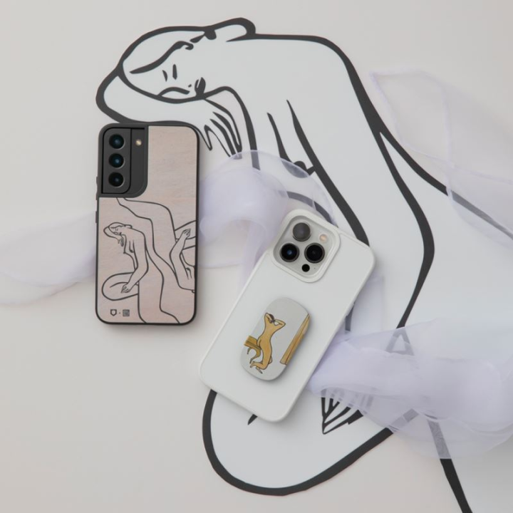 《浴女》與《人約黃昏後》運用大膽的顏色以及簡練的線條，在力與美之中描摹人體的輪廓，用巧妙的排版方式，讓畫作優雅地佇立於手機殼上