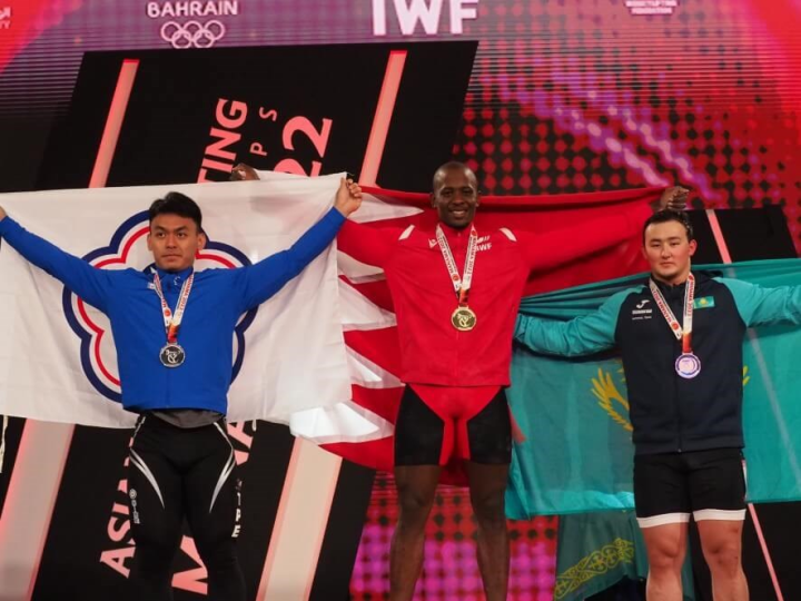 Taiwanese Olympian weightlifter Chen Po-jen (left). Image source: awfederation.com