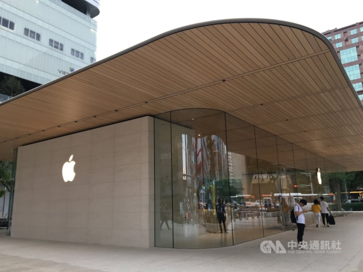 An Apple store in Taipei's Xinyi District. 