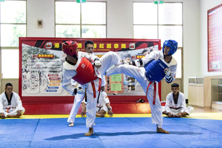 莒拳隊員進行實戰對練。