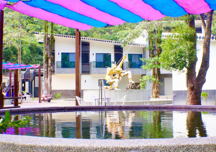 高雄市原民會12日表示，茂林區情人谷溫泉耗時近7年興建完成，族人相當期待溫泉能為部落帶來全新觀光商機；溫泉示範區將自21日起開放體驗，預計12月前正式營運。（高雄市原民會提供）