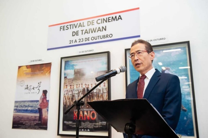 巴西南大河州南卡希亞斯市21日起連續3天舉辦台灣電影展，駐聖保羅辦事處長馮光中致詞盼影展不僅是一場心靈與娛樂饗宴，更能為台巴兩國的文化交流與其他合作做出實質貢獻。（駐聖保羅辦事處提供）