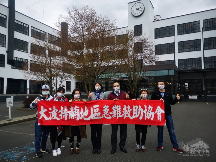 2021年林國楨（左三）擔任大波特蘭急難救助協會會長，協助發送臺灣製口罩