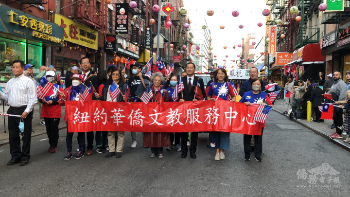 紐約文教中心由主任陳永豐(前排右三)領軍