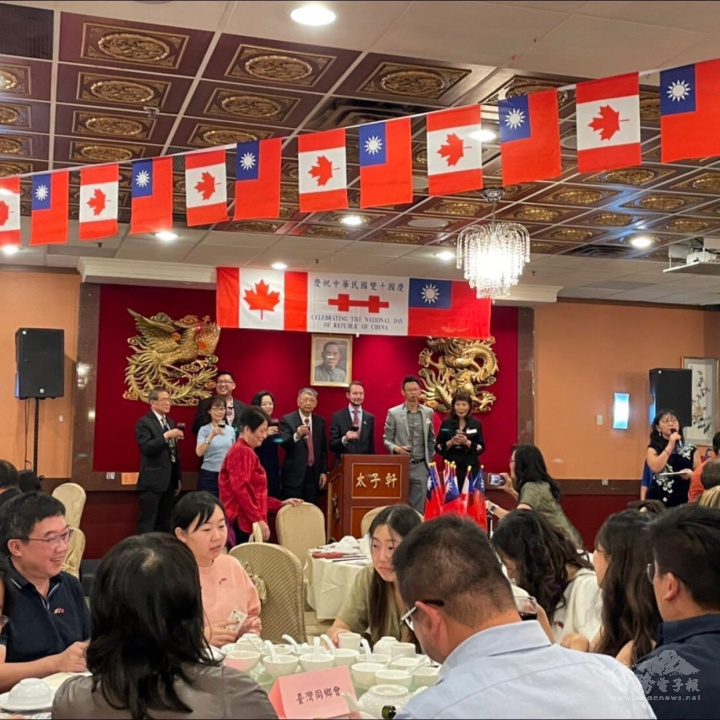 大會主席僑務顧問曹麗珍介紹嘉賓包括駐溫哥華辦事處副處長陳淑姿、組長陳碧蓮、國會議員Micheal Cooper、公立學校副主席Nathan IP、僑務諮詢委員許平宗、大專校友會合唱團團長邵茜、大同服務社委員宣偉澄、僑務顧問曾添財和僑務促進委員李毓真等人