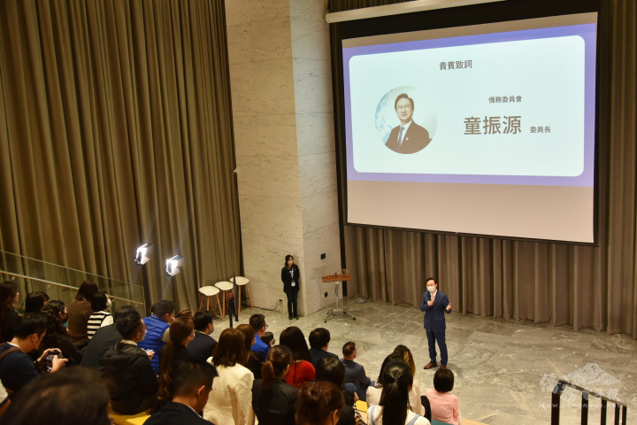 童振源表示僑委會將持續強化僑青發展