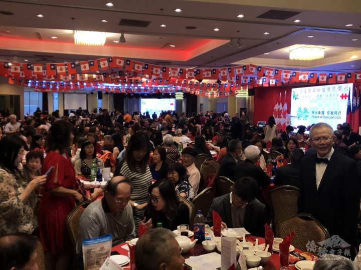 溫哥華僑界歡慶111年雙十國慶晚宴冠蓋雲集