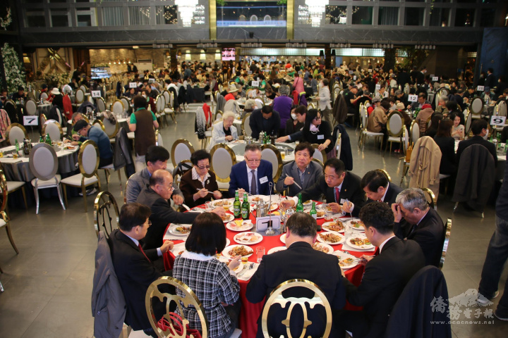 祝111年華僑節敬老餐會有超過500位僑界長輩共同出席