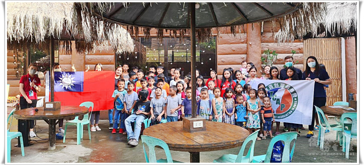 菲律賓臺灣同鄉會與Subic Bay Children’s Home 小朋友們歡聚並 同賀中華民國國慶（照片提供：菲律賓臺灣同鄉會）