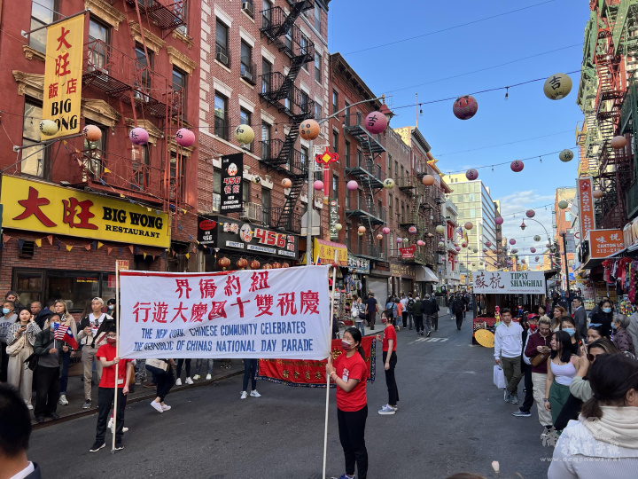 疫後首次華埠國慶大遊行